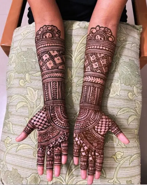 front hand mehndi design