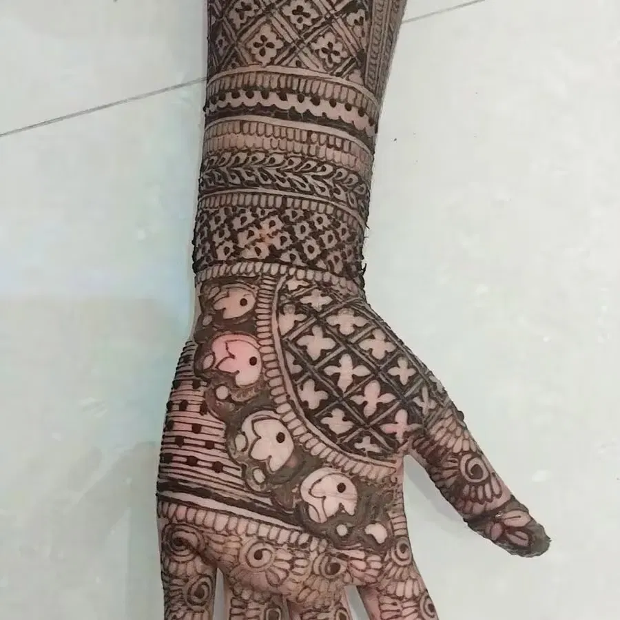 Front Hand Mehndi Design with Figures