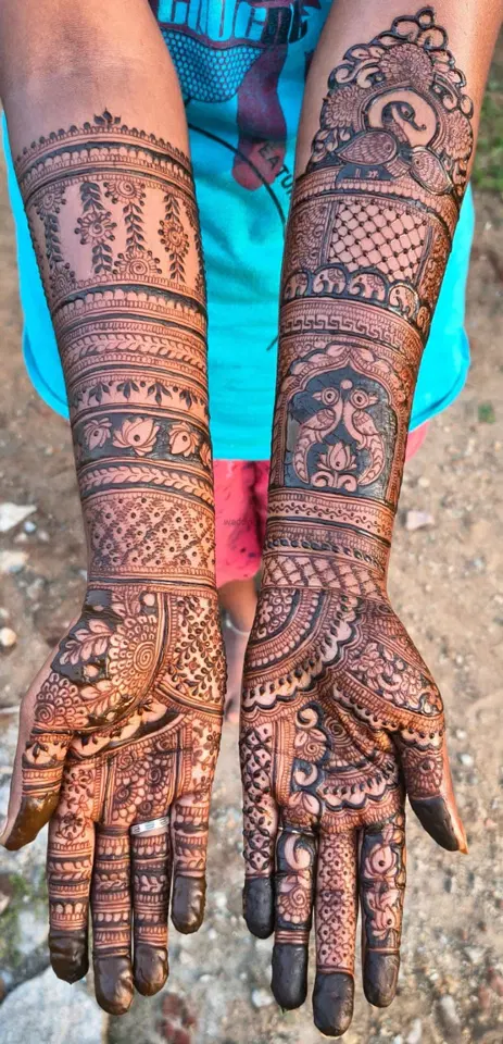 front hand mehndi design