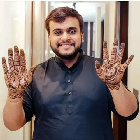 front hand mehndi design