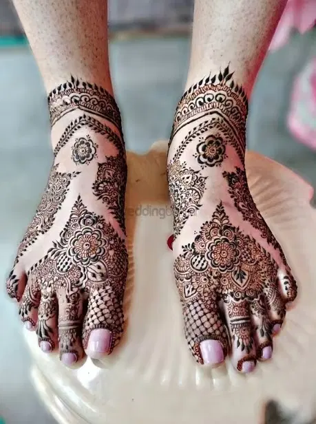 back hand mehndi design