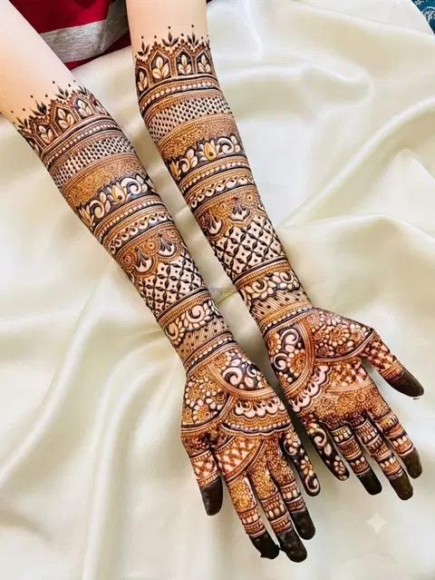front hand mehndi design