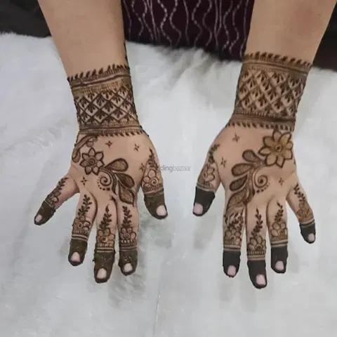 front hand mehndi design