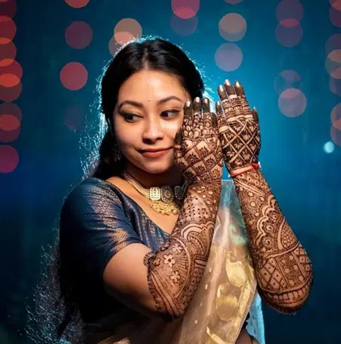 front hand mehndi design