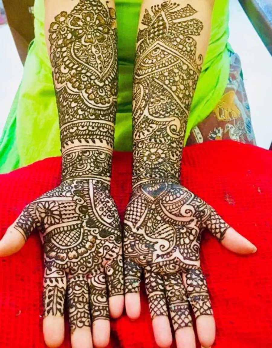 Mehndi Design with Figures
