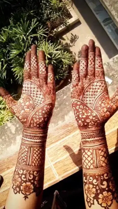 front hand mehndi design