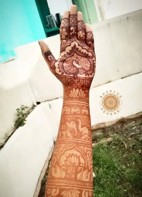front hand mehndi design