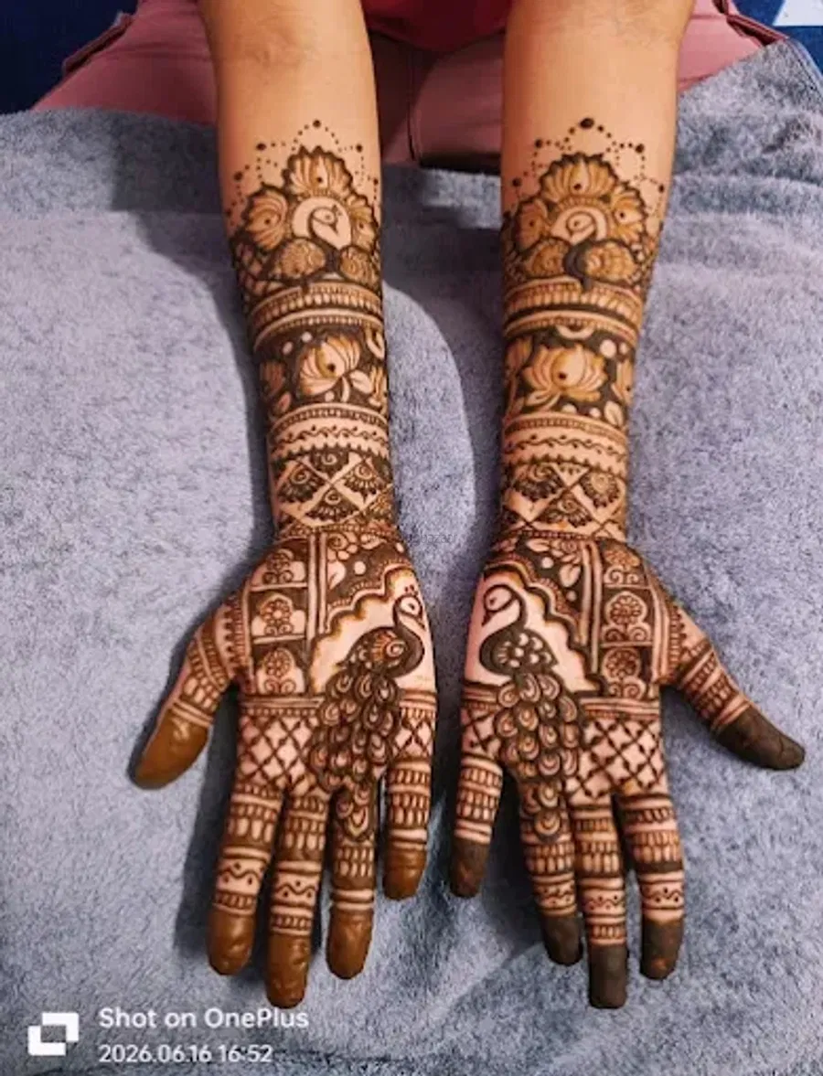 Front Hand Mehndi Design with Figures