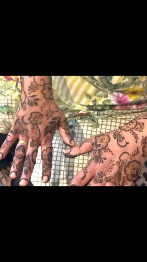 front hand mehndi design