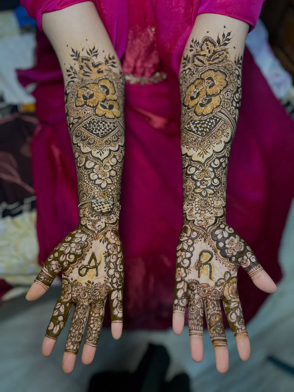 Bridal Front Hand Mehndi Design with Figures