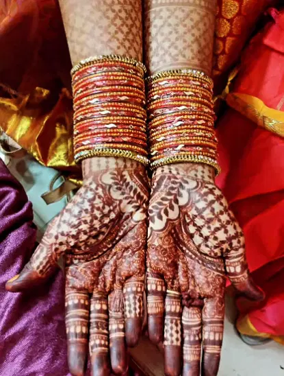back hand mehndi design