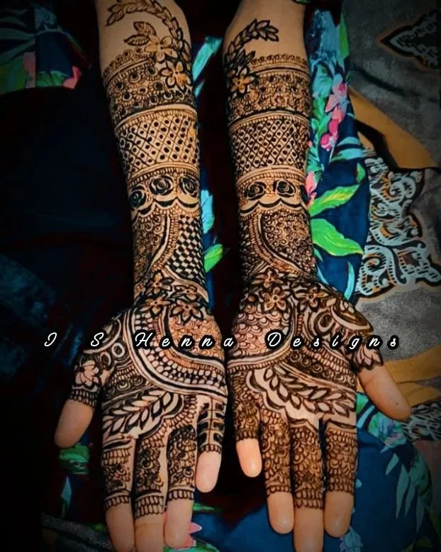 Mehndi Design with Figures