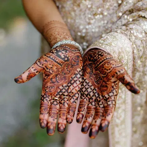 front hand mehndi design