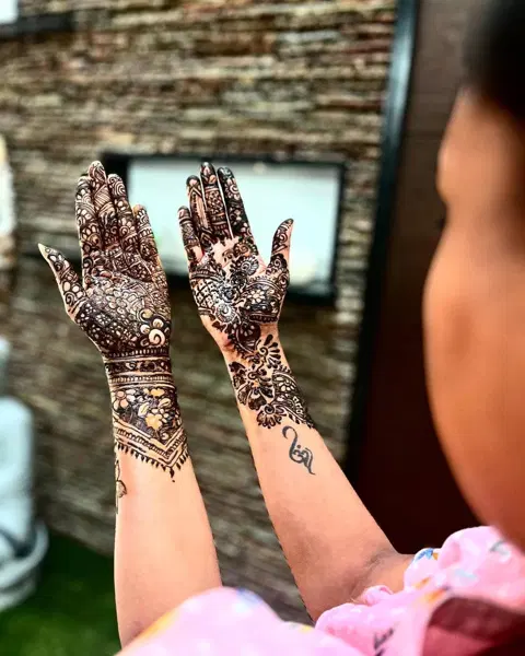 full hand mehndi design