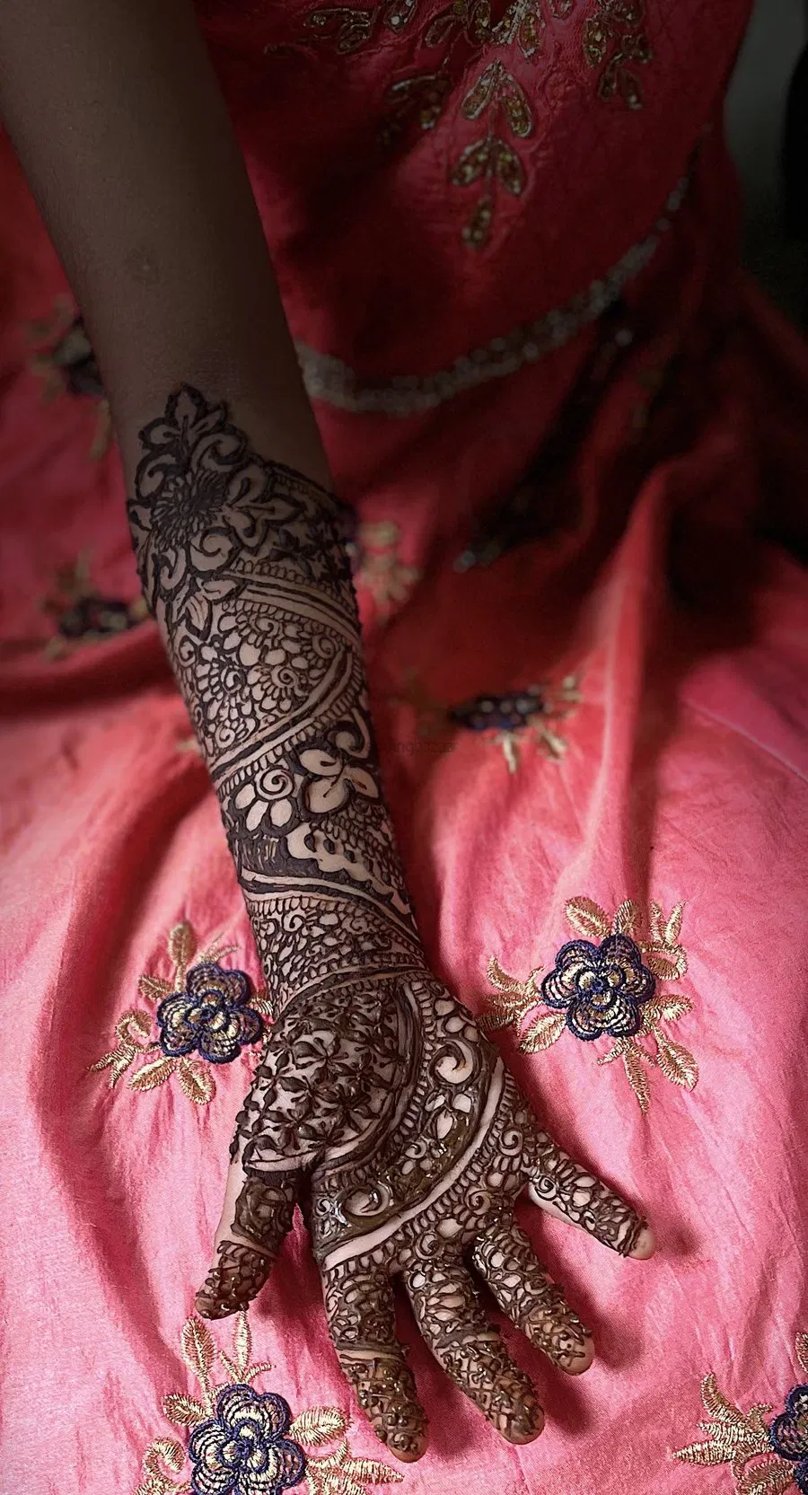 Back Hand Mehndi Design (2)