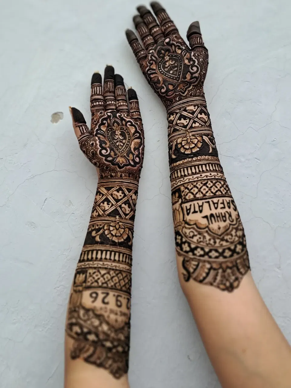 Front Hand Mehndi Design with Figures for Engagement (2)