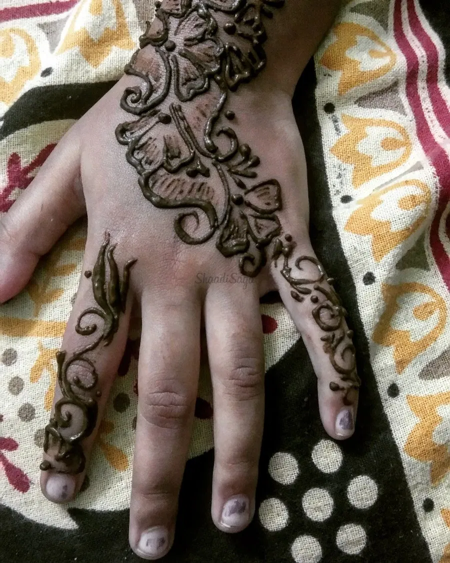 Arabic Simple Finger Mehndi Design