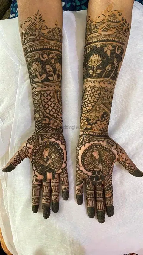 figure front hand mehndi design