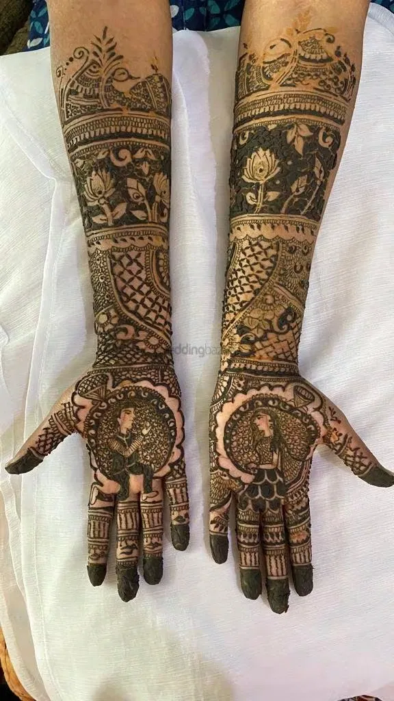 Front Hand Mehndi Design with Figures and Peacock (7)