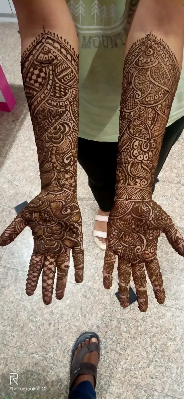 Front Hand Mehndi Design (2)