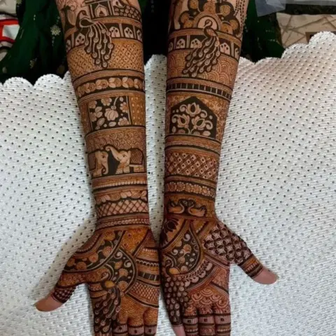 figure full hand mehndi design