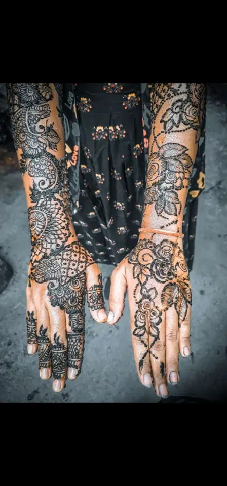 front hand mehndi design