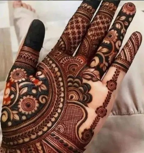back hand mehndi design
