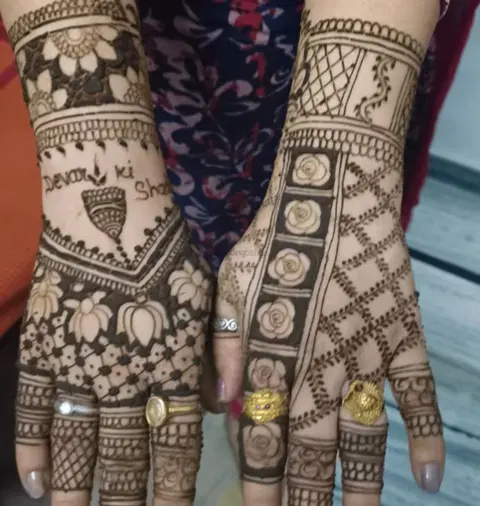 back hand mehndi design