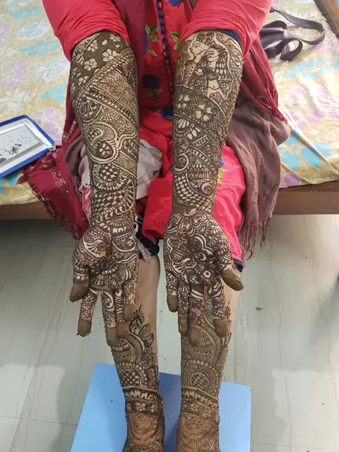 figure full hand mehndi design
