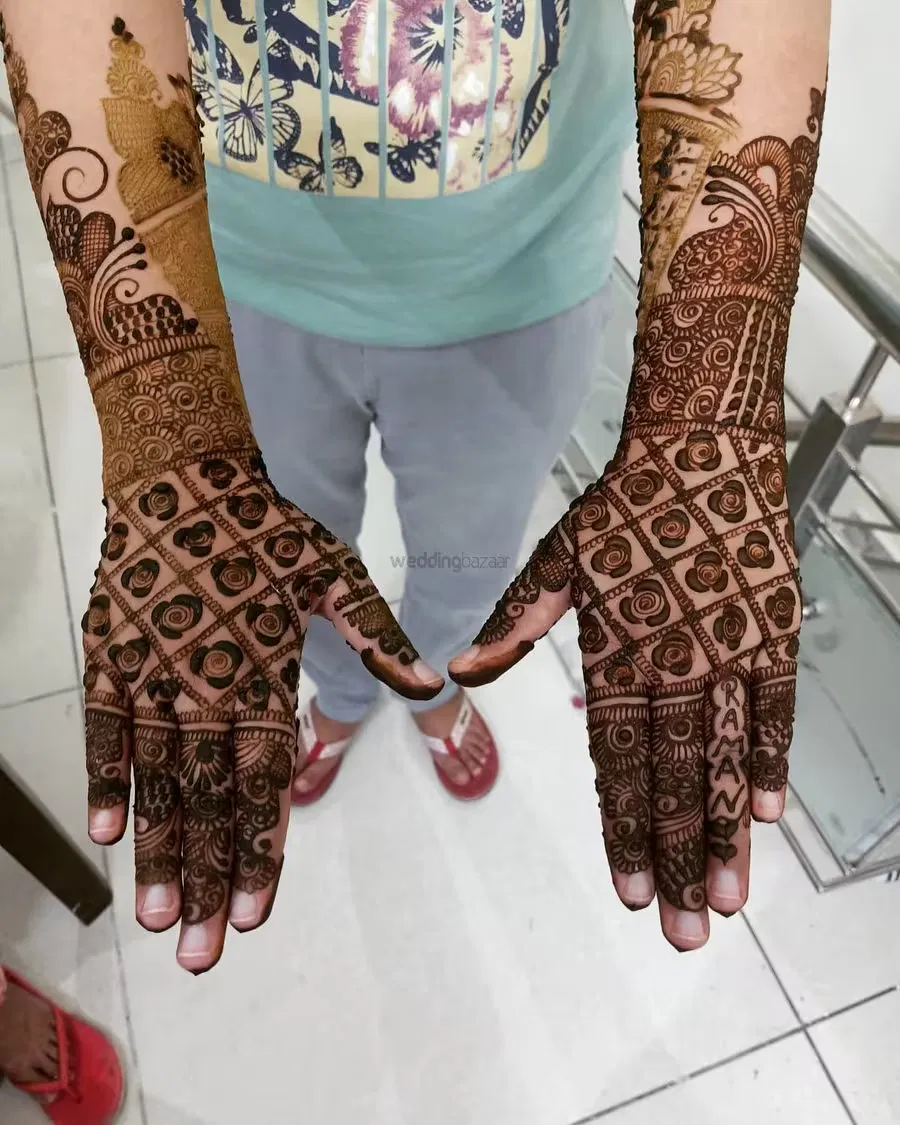 Mehndi Design with Figures and Hearts