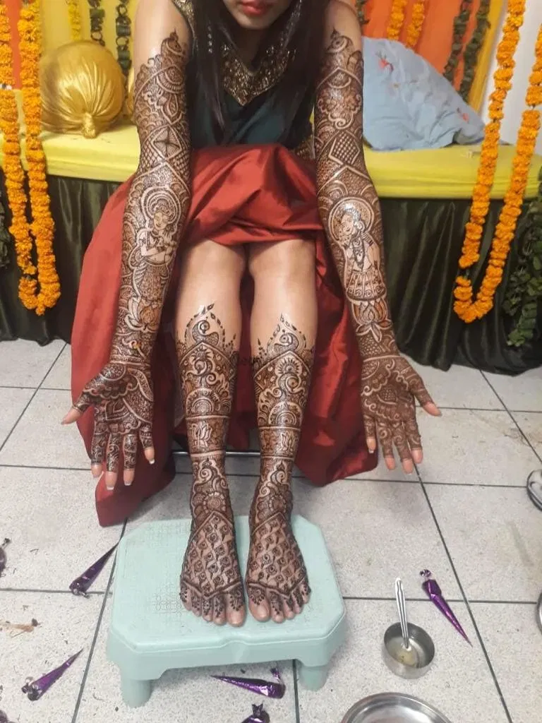 Foot Mehndi Design with Figures