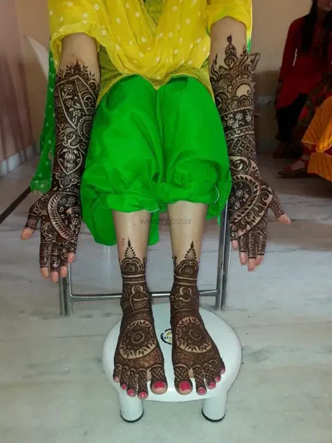 figure foot mehndi design