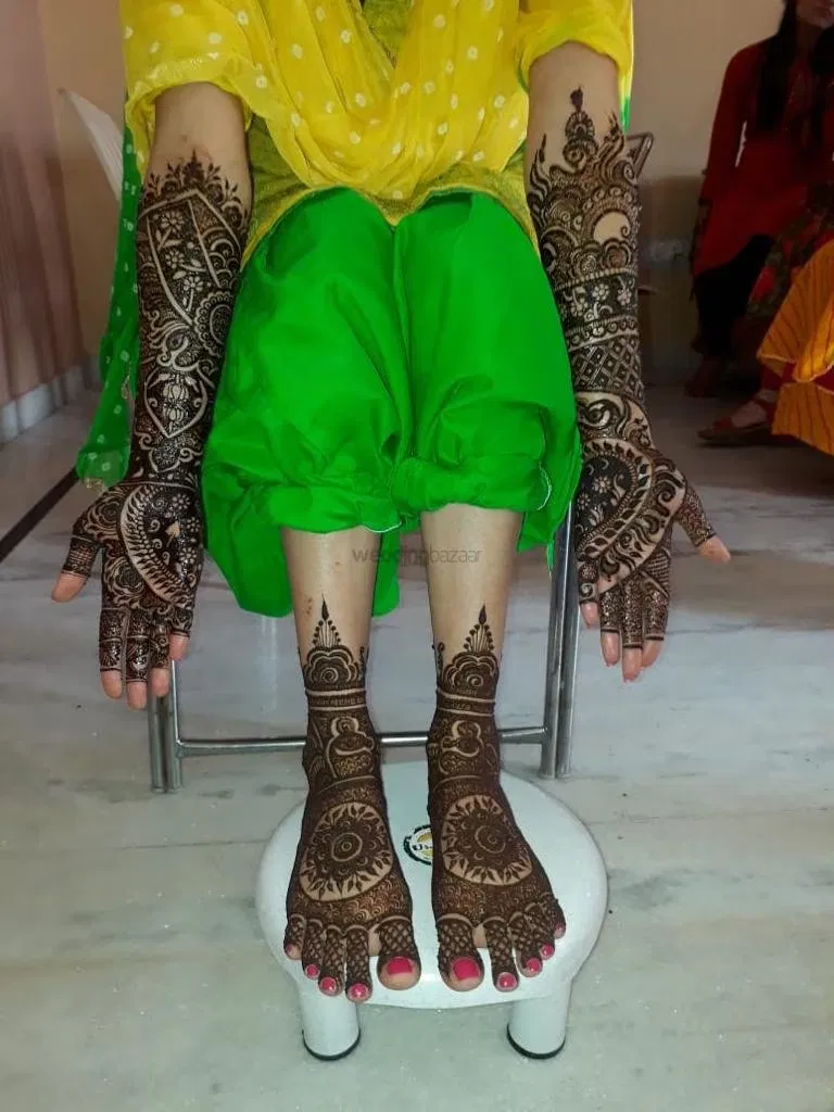 Foot Mehndi Design with Figures (2)