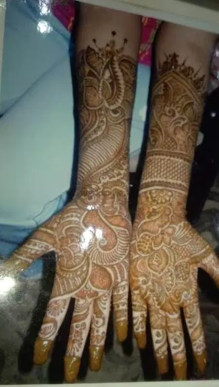 Front Hand Mehndi Design with Figures