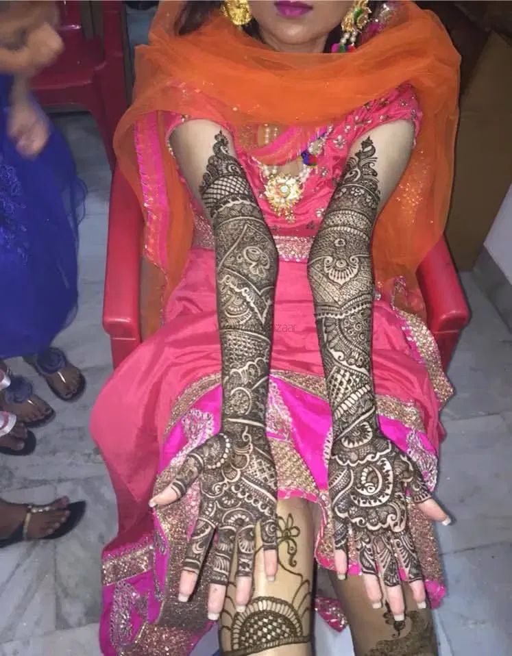 Foot Mehndi Design with Figures
