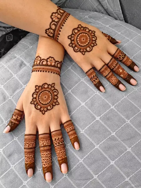 circle mehndi design
