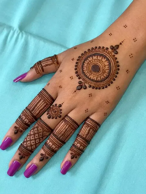 simple circle finger mehndi design