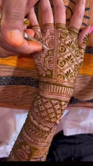 full hand mehndi design