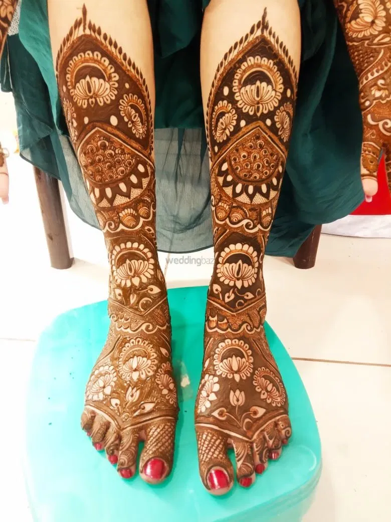 Foot Mehndi Design with Figures