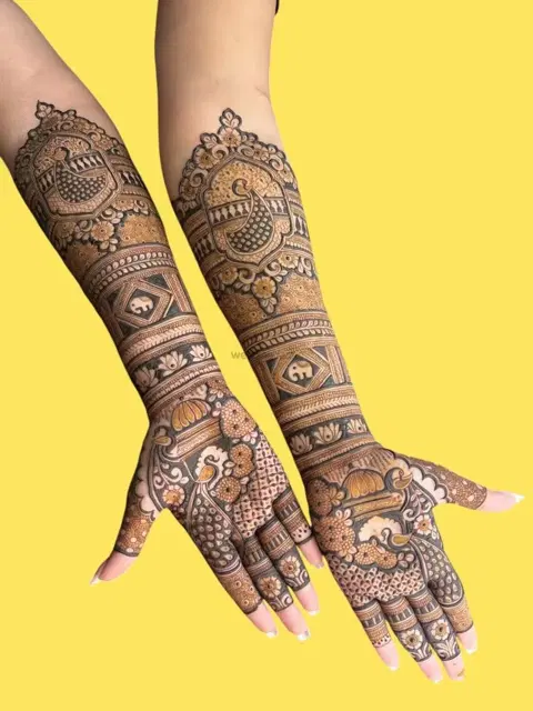 figure front hand mehndi design