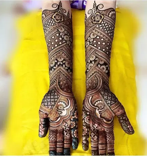 figure front hand mehndi design