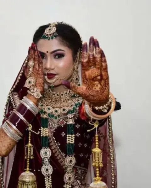 front hand mehndi design