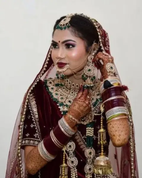 front hand mehndi design