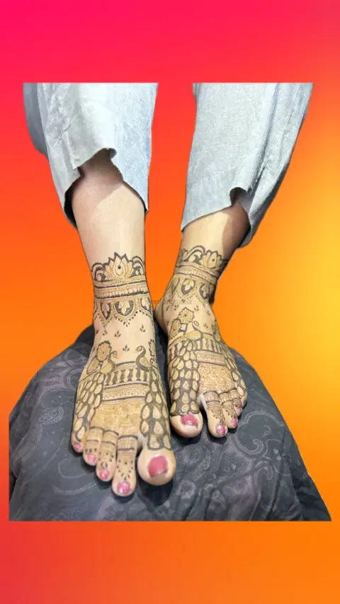 figure back hand mehndi design