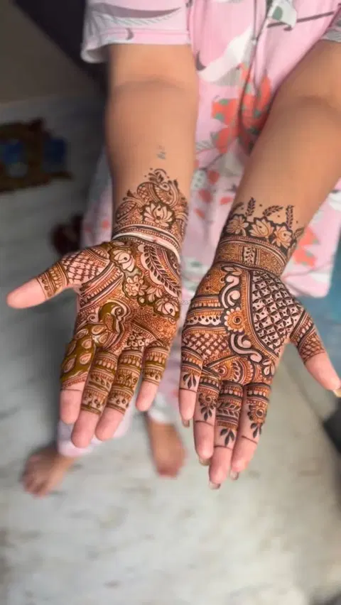 figure front hand mehndi design