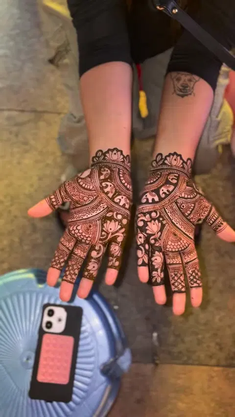 front hand mehndi design