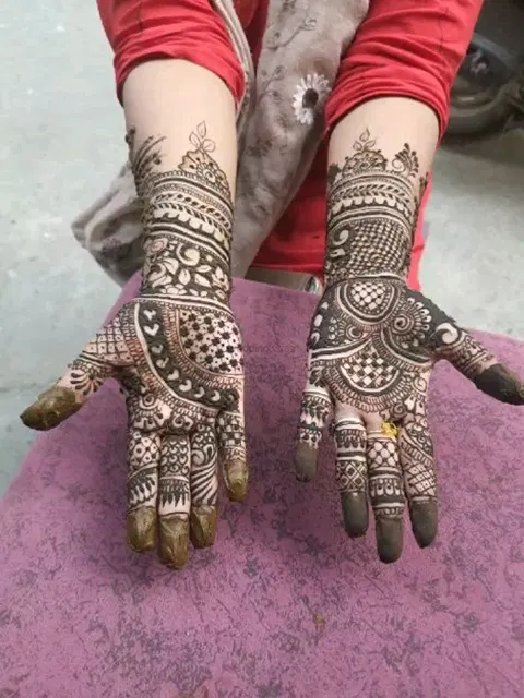 back hand mehndi design