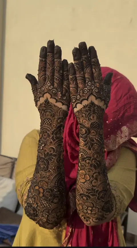 arabic bridal figure back hand mehndi design