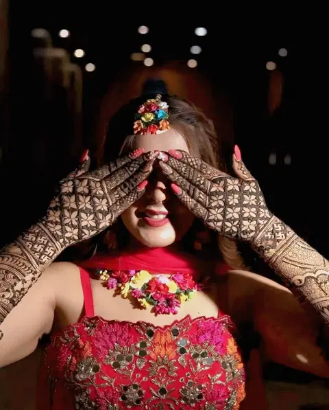 back hand mehndi design
