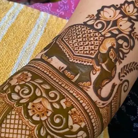 front hand mehndi design